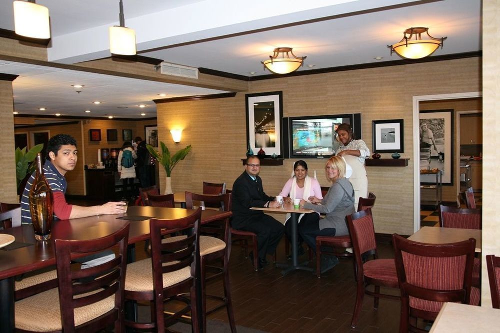 Holiday Inn Express - Newark Airport - Elizabeth, An Ihg Hotel Restaurant photo